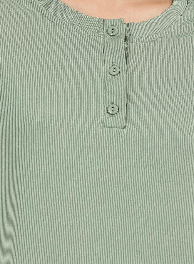 ستايلي طقم بيجامة بطبعة زهور مع تي شيرت بفتحة أزرار عند الياقة - Image 4