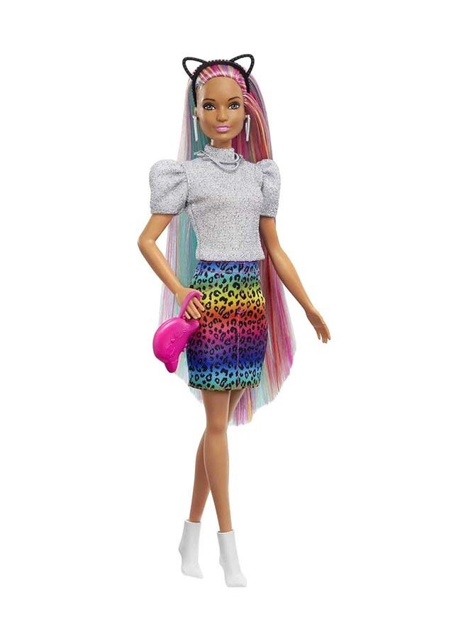 Barbie - دميّة نمور بشعر قوسي قزح بني مع تباينات لونية قابلة للتغيير و16 إكسسوار للتسريح بما في ذلك الملابس، وعقود، وفرشاة والمزيد - Image 1