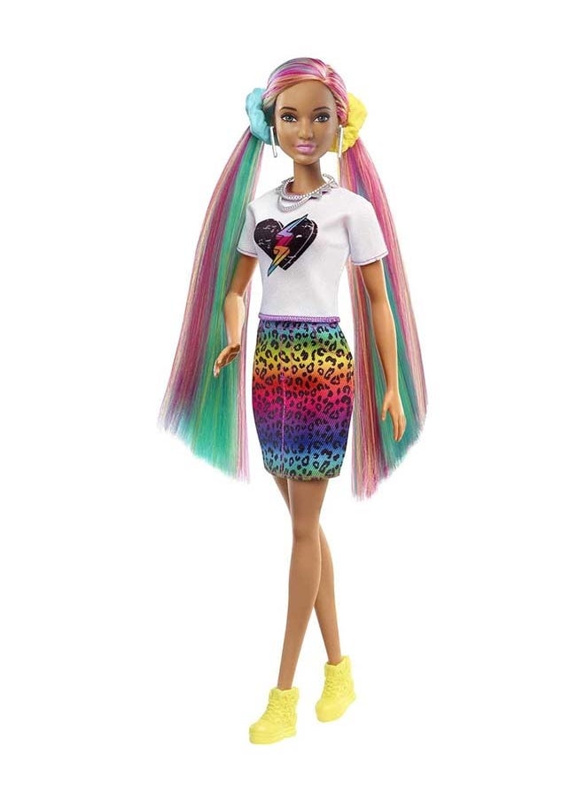 Barbie - دميّة نمور بشعر قوسي قزح بني مع تباينات لونية قابلة للتغيير و16 إكسسوار للتسريح بما في ذلك الملابس، وعقود، وفرشاة والمزيد - Image 1