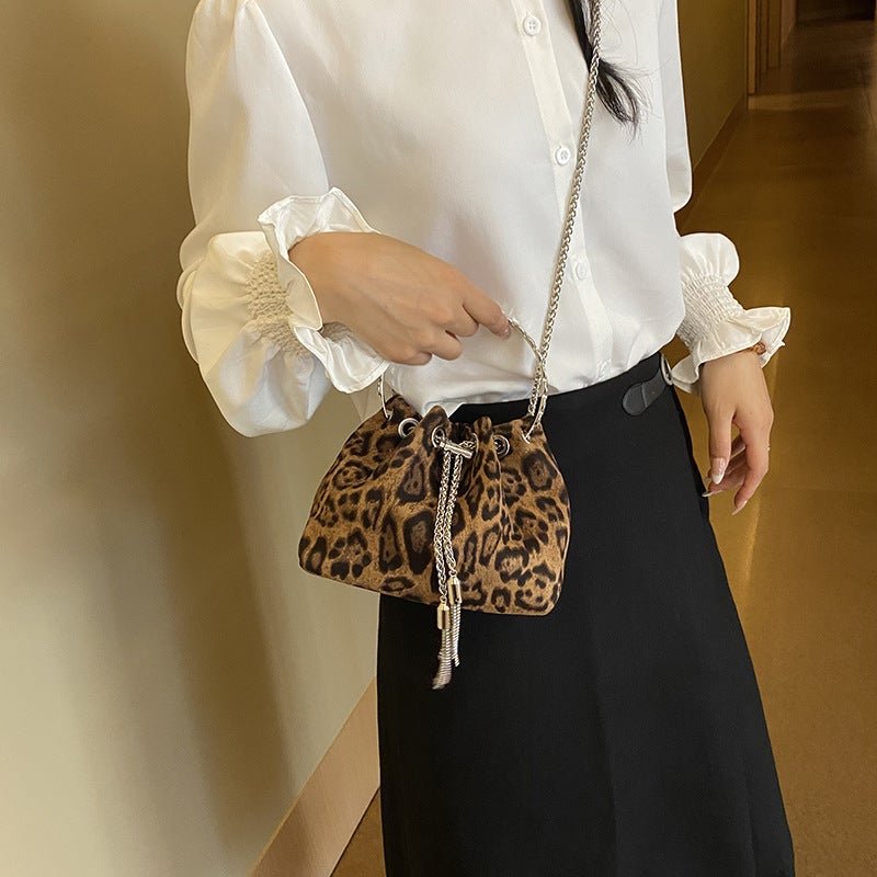 Small Bag Female New Popular Leopard Print Chain Crossbody Bag Niche Trendy Diamond-Encrusted Satchel Bucket Bag - Image 3