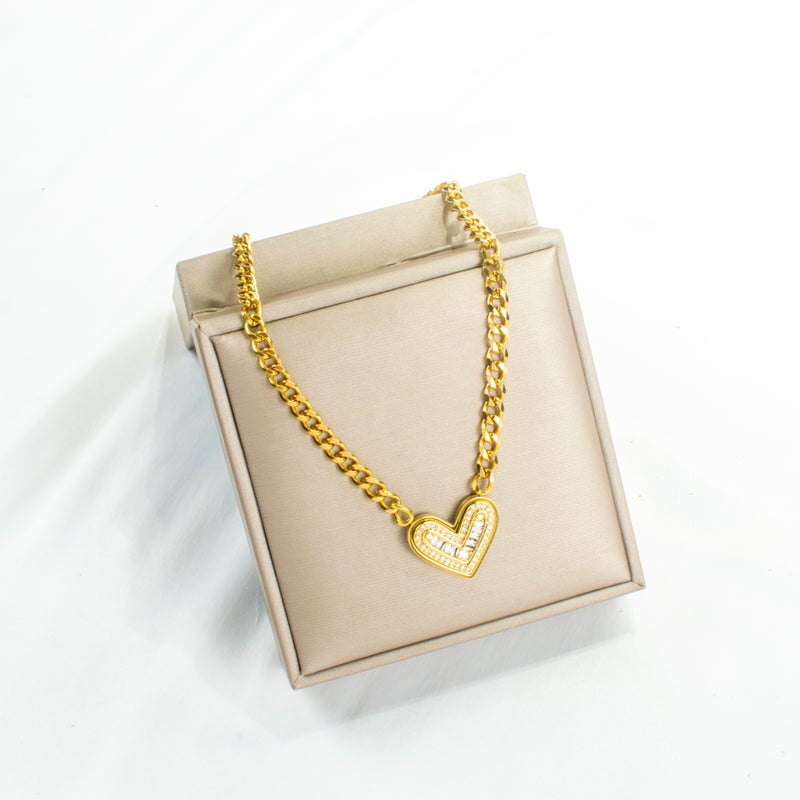 سلسلة أستانليس ستيل ذهبي مع دلاية شكل قلب مرصع بفصوص الزيركون الزيركون - Image 2