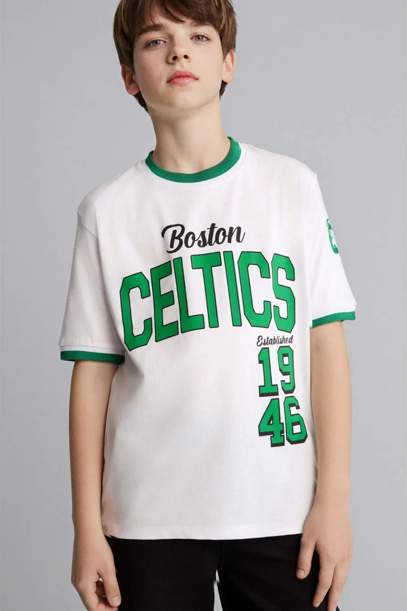ديفاكتو Boy New Regular Fit Boston Celtics Licensed Short Sleeve T-Shirt