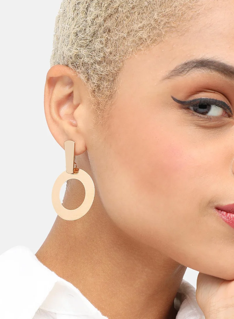 سوهي حلق مصمم للحفلات مطلي بالذهب