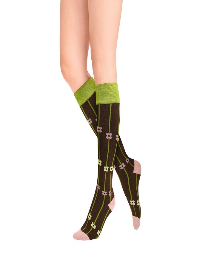 Benefeet Sox جوارب طويلة خضراء لطيفة للنساء والفتيات، مزينة بالزهور، جوارب قطنية طويلة مريحة، جوارب رياضية ملونة ومرحة بنقوش مميزة، جوارب بيسبول أنبوبية، أخضر بني مخطط بالزهور - Image 4