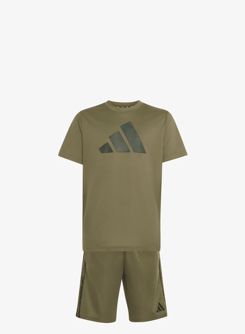 اديداس طقم Sport Seasonals Camo Sport للفتيان.