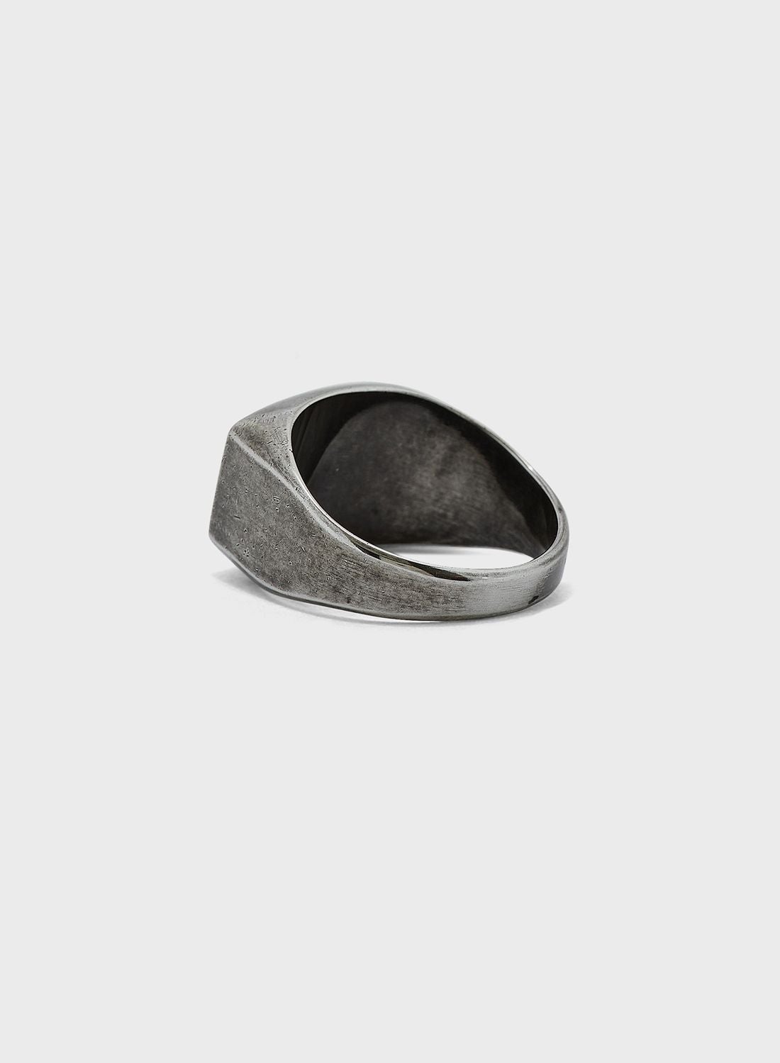 【関税込み】Hugo エナメル ロゴ リング HUGO Logo Band Ring for Men | Best Price Bahrain