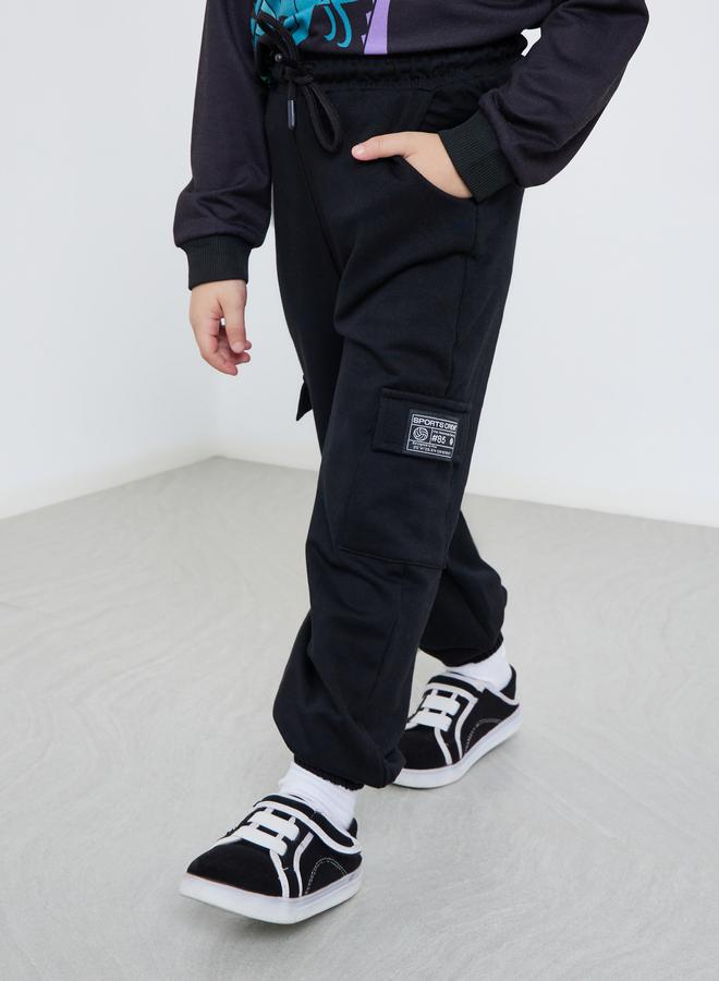 ستايلي جوغر بجيوب كارجو وتفاصيل مطاطية - Image 1