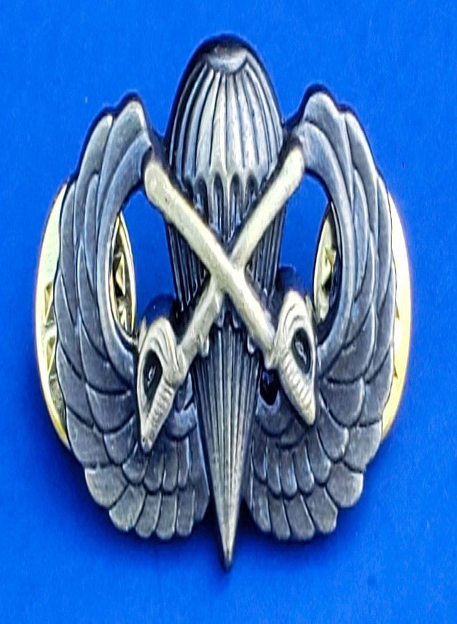 DEURA Airborne Cavalry Jump Wing Badge US Army Parachutist Insignia Antique Swords 1 1/2" Pin - Image 4