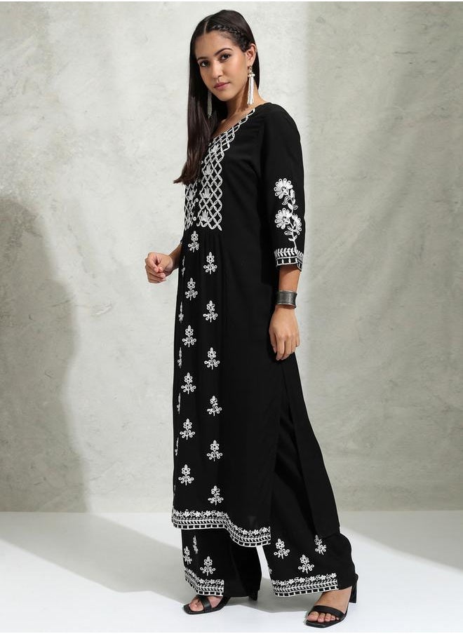 Floral Embroidered Thread Work Straight Kurta & Palazzos Set - pzsku/Z0BDB52ECB8A23F1F420CZ/45/_/1734941389/efc3824a-4111-405e-830e-4bb8bc05d320