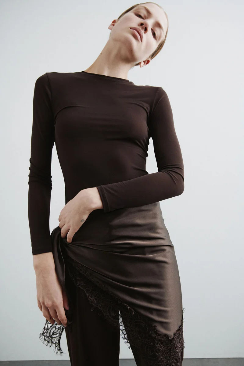 H&M Lace-trimmed triangle scarf