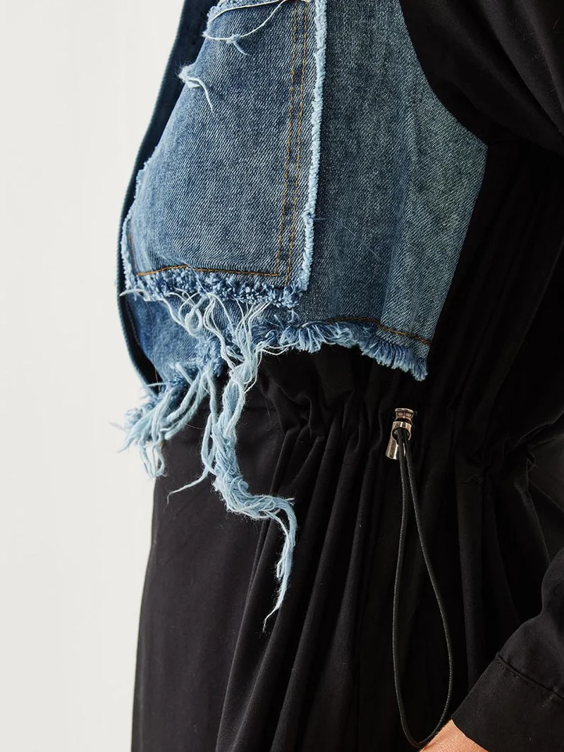 بيانكو لوتشي فستان ماكسي لوكسي من قماش الجبردين بنقوش مع ياقة قميص وإغلاق بأزرار