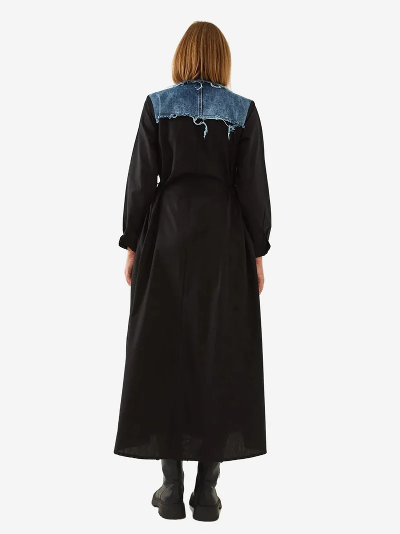 بيانكو لوتشي فستان ماكسي لوكسي من قماش الجبردين بنقوش مع ياقة قميص وإغلاق بأزرار