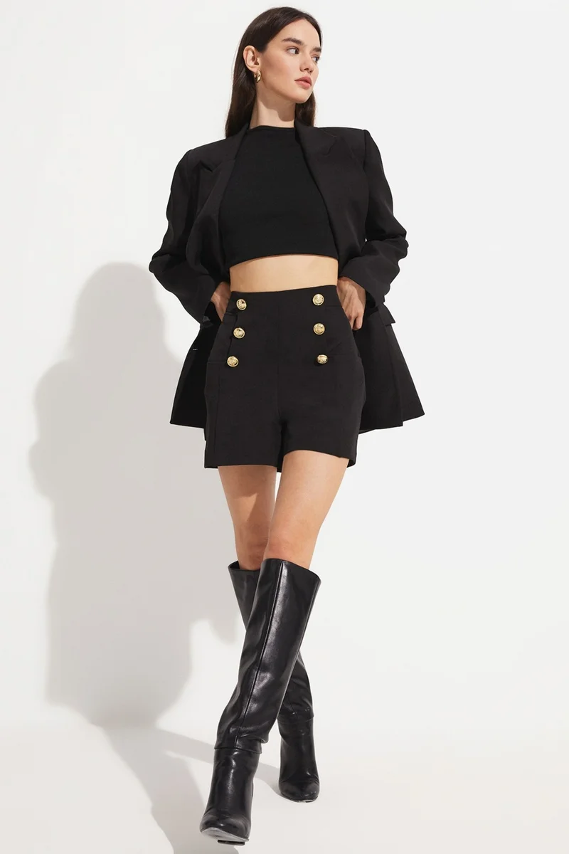 جون Women's Exclusive Regular Fit High Waist Button Detailed Woven Shorts
