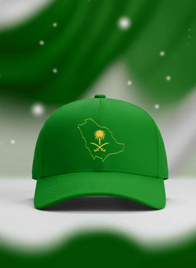 لوحة كاب مصنوع من القطن بتصميم خريطة المملكة لمناسبة اليوم الوطني السعودي وللتعبير عن حب الوطن في كل وقت