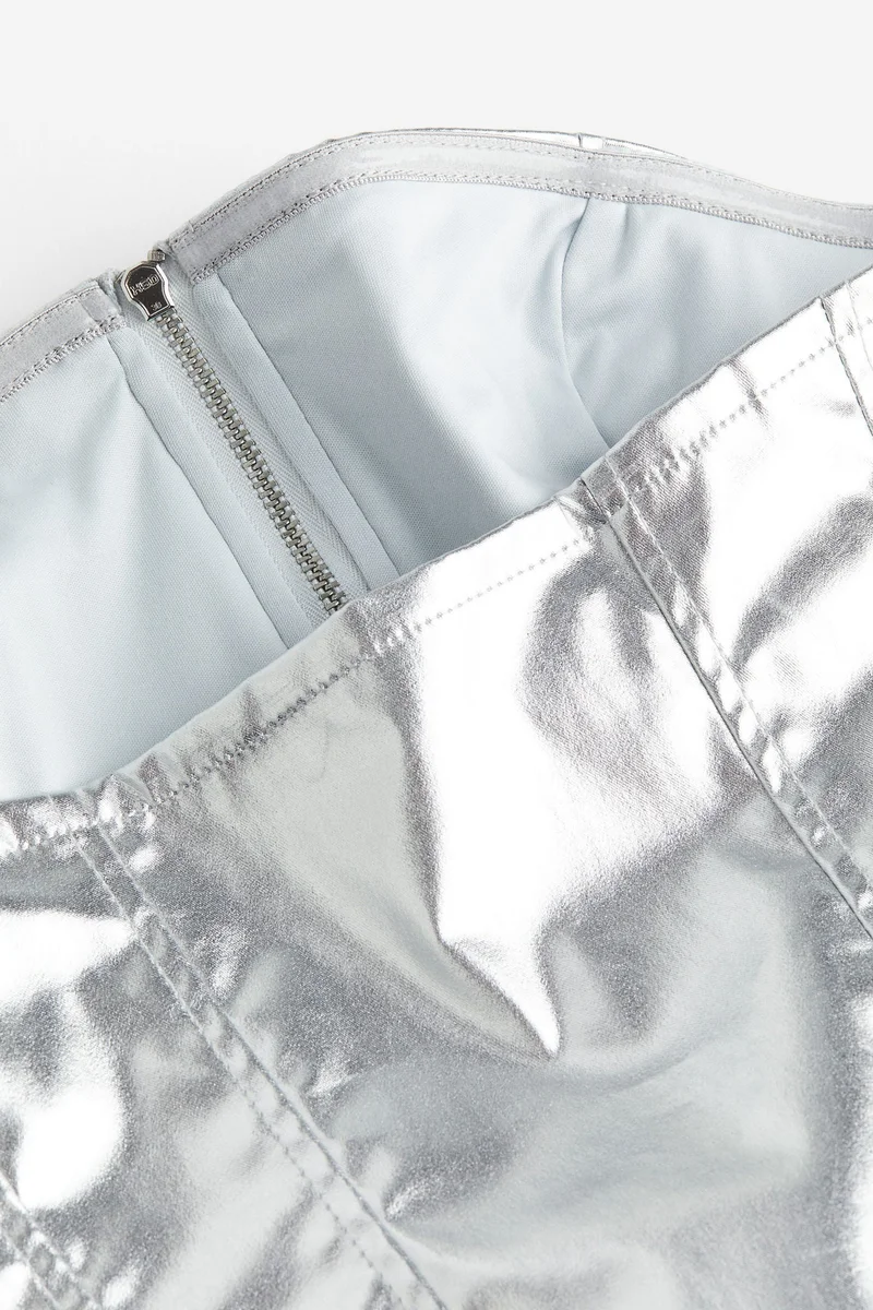 اتش اند ام صدرية مزينة بسحاب