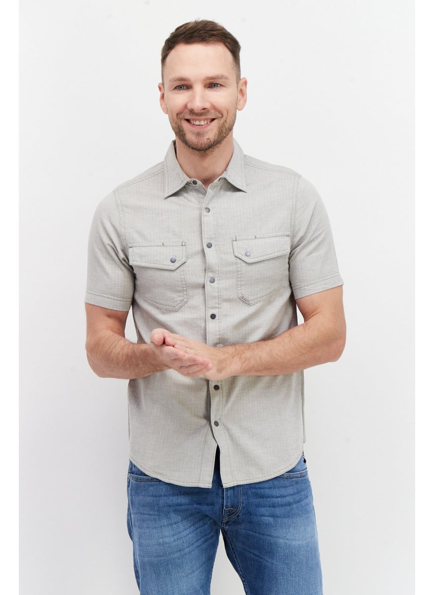 511 Tactical - قميص رجالي كاجوال بقصّة عادية وأكمام قصيرة، رمادي فاتح - Image 1