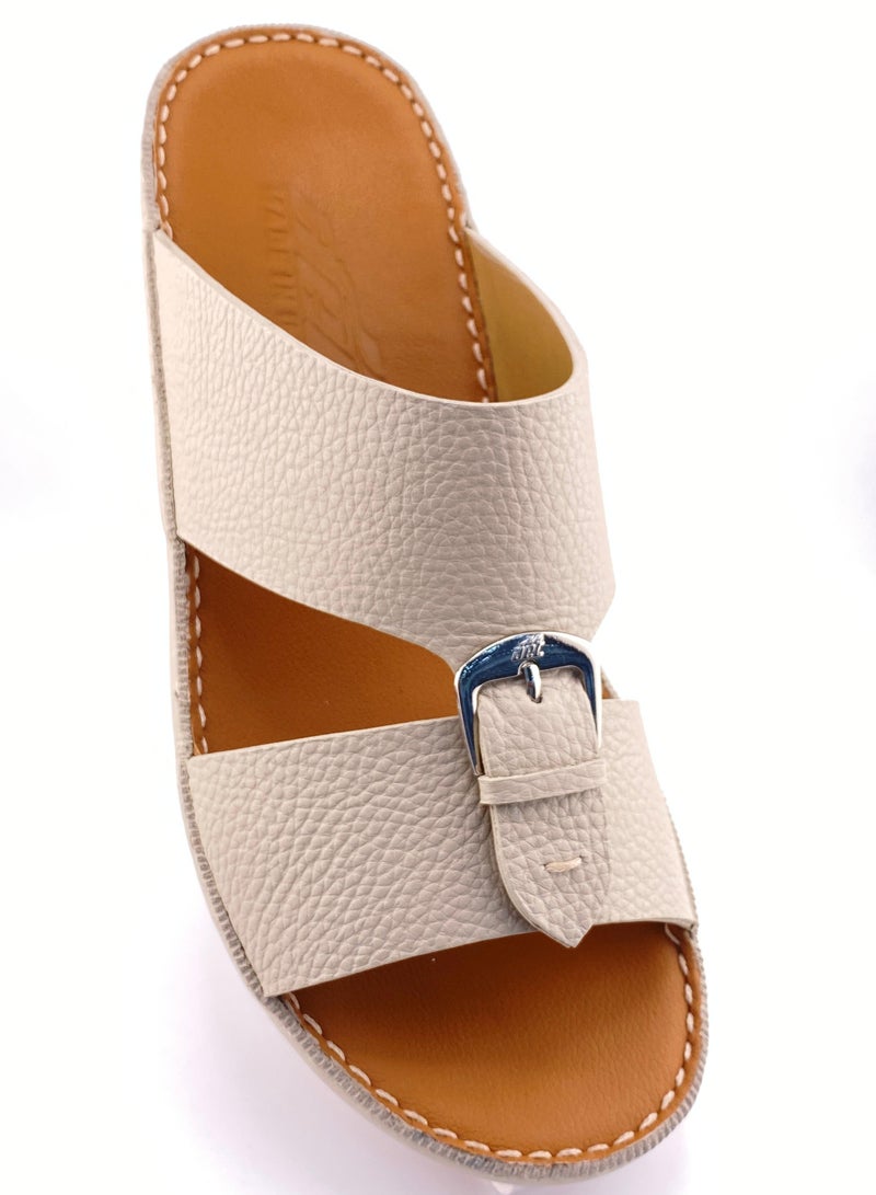 النهام نعال النهام للرجال | شبشب يومي | نعال رجالي عربي من الجلد الطبيعي بالكامل، مفتوح من الأمام ومُزين بمشبك | نعل داخلي ناعم | صنادل عربية خارجية | مريح وخفيف الوزن - Image 2