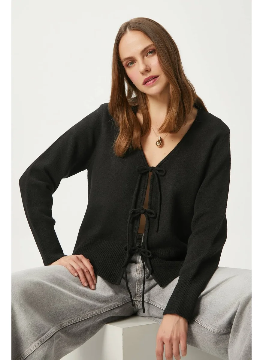 ريتنيس Women's Tena Laced Black Knitted Cardigan
