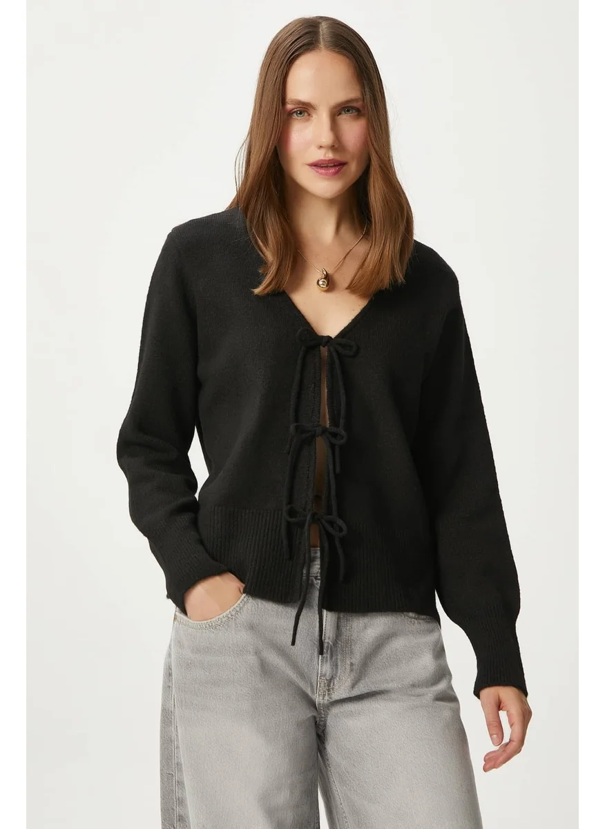 ريتنيس Women's Tena Laced Black Knitted Cardigan