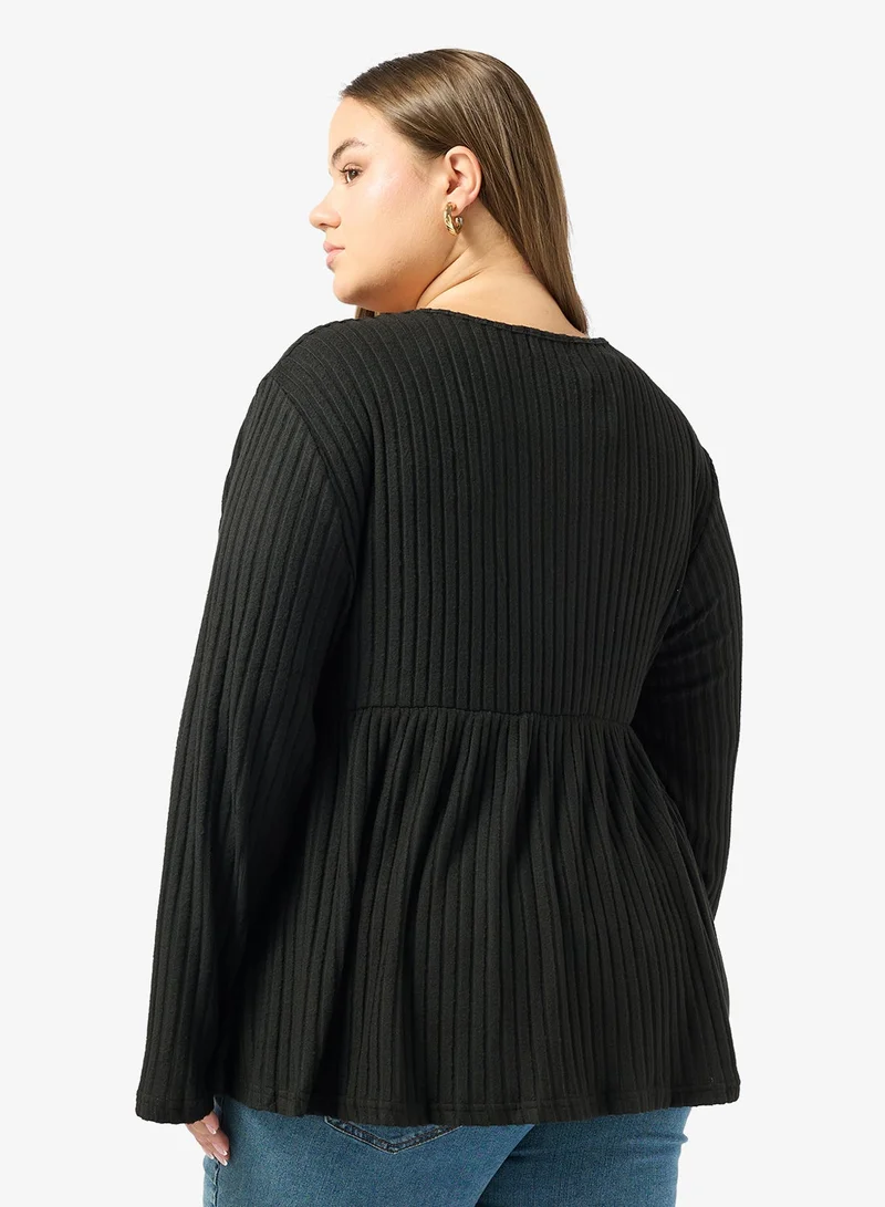 جينجر بلس بلوزة محبوكة بياقة على شكل قلب