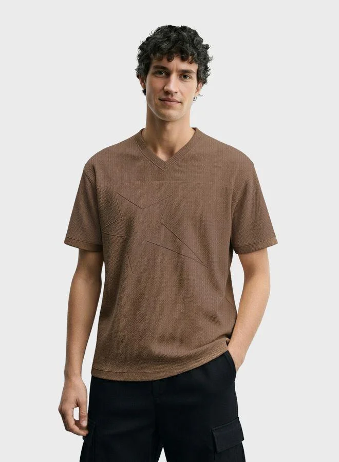 The Indian Garage Co Men Boxy Fit Textured V-Neck Half Sleeves T-Shirt