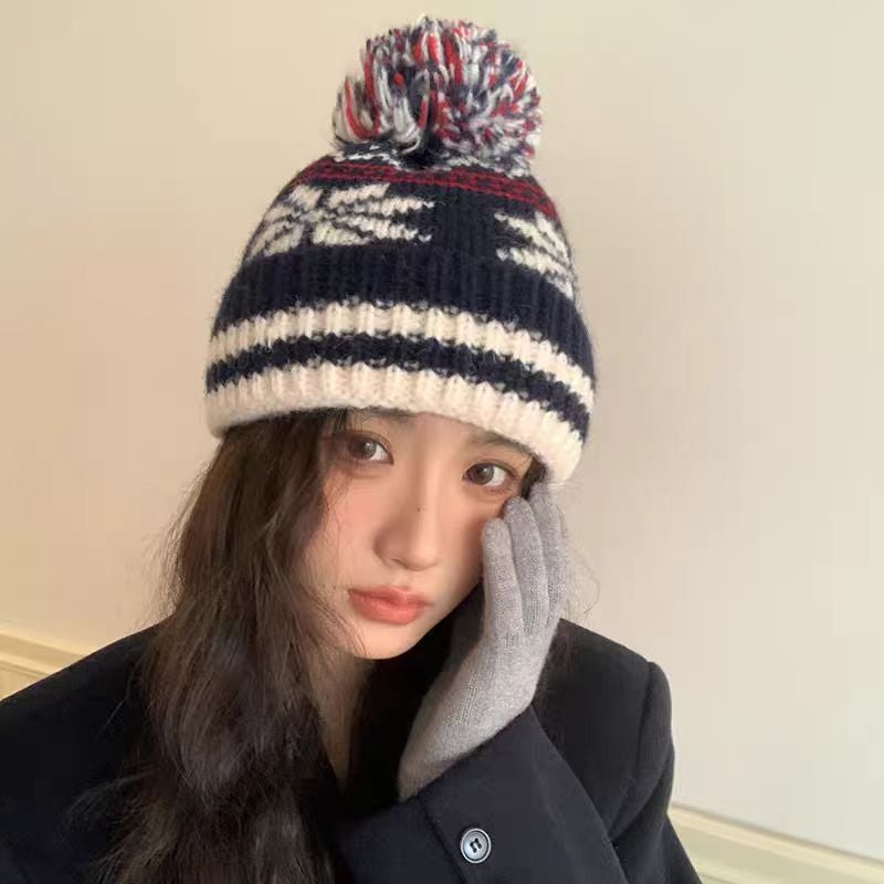 Thickened Warm Christmas Snowflake Striped Pullover Cap Korean Retro Fairland Style Knitted Wool Cap Couple - Image 4