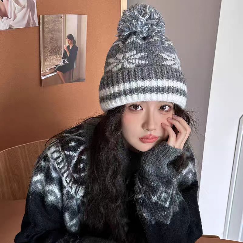 Thickened Warm Christmas Snowflake Striped Pullover Cap Korean Retro Fairland Style Knitted Wool Cap Couple - Image 3