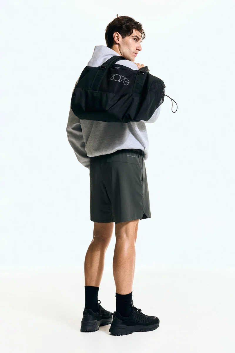 اتش اند ام شورت رياضي من نسيج دراي موف