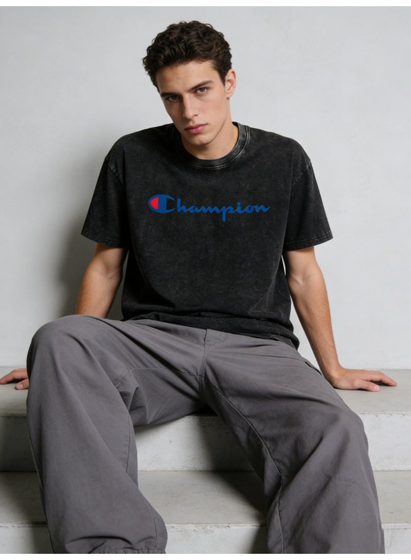 شامبيون Champion Vintage Washed Script Logo Crewneck T-Shirt | Unisex Black Distressed Oversized Short Sleeve Tee - Image 1