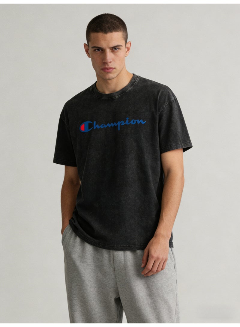 شامبيون Champion Vintage Washed Script Logo Crewneck T-Shirt | Unisex Black Distressed Oversized Short Sleeve Tee - Image 2