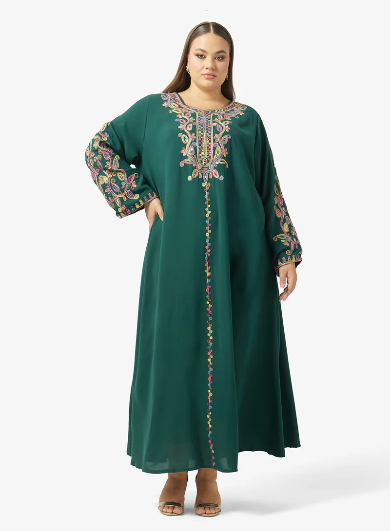 خزانة Plus Size Embroidered Jalabiya