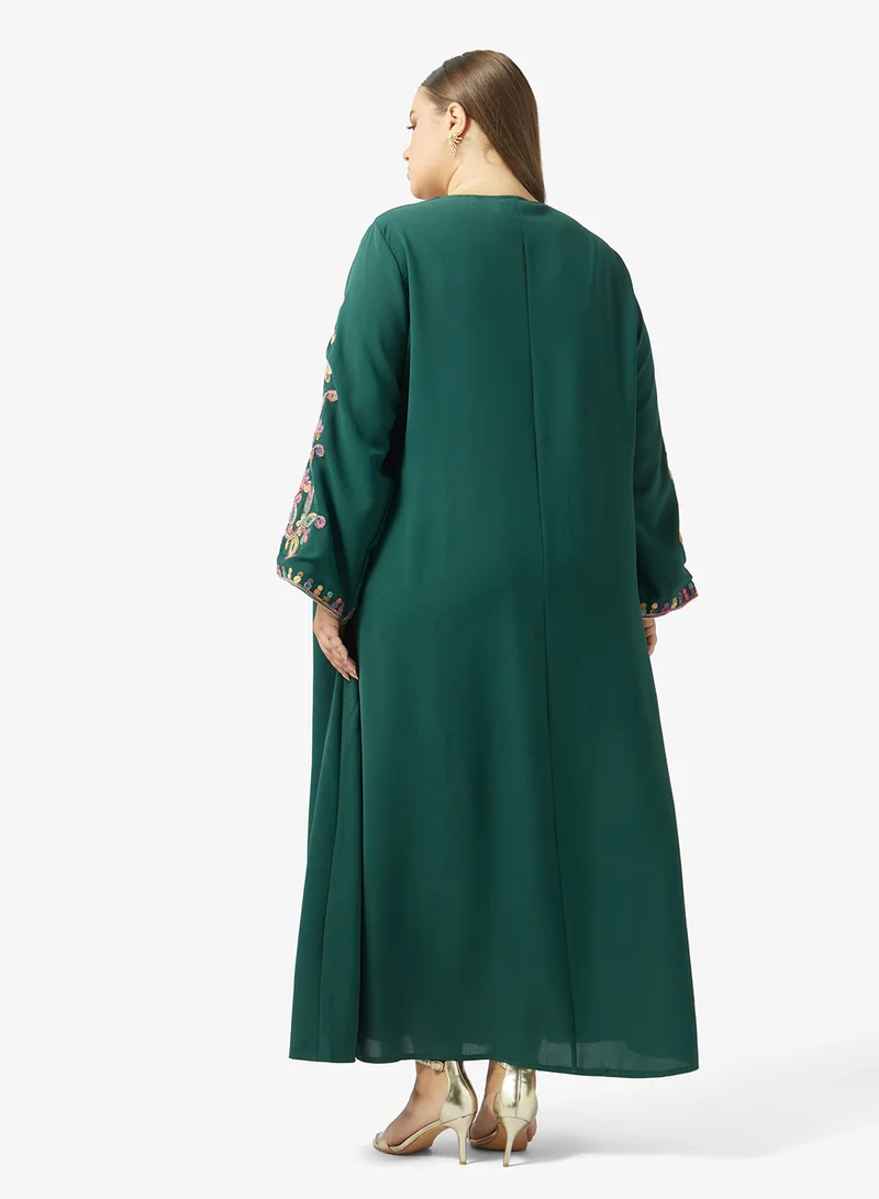 خزانة Plus Size Embroidered Jalabiya