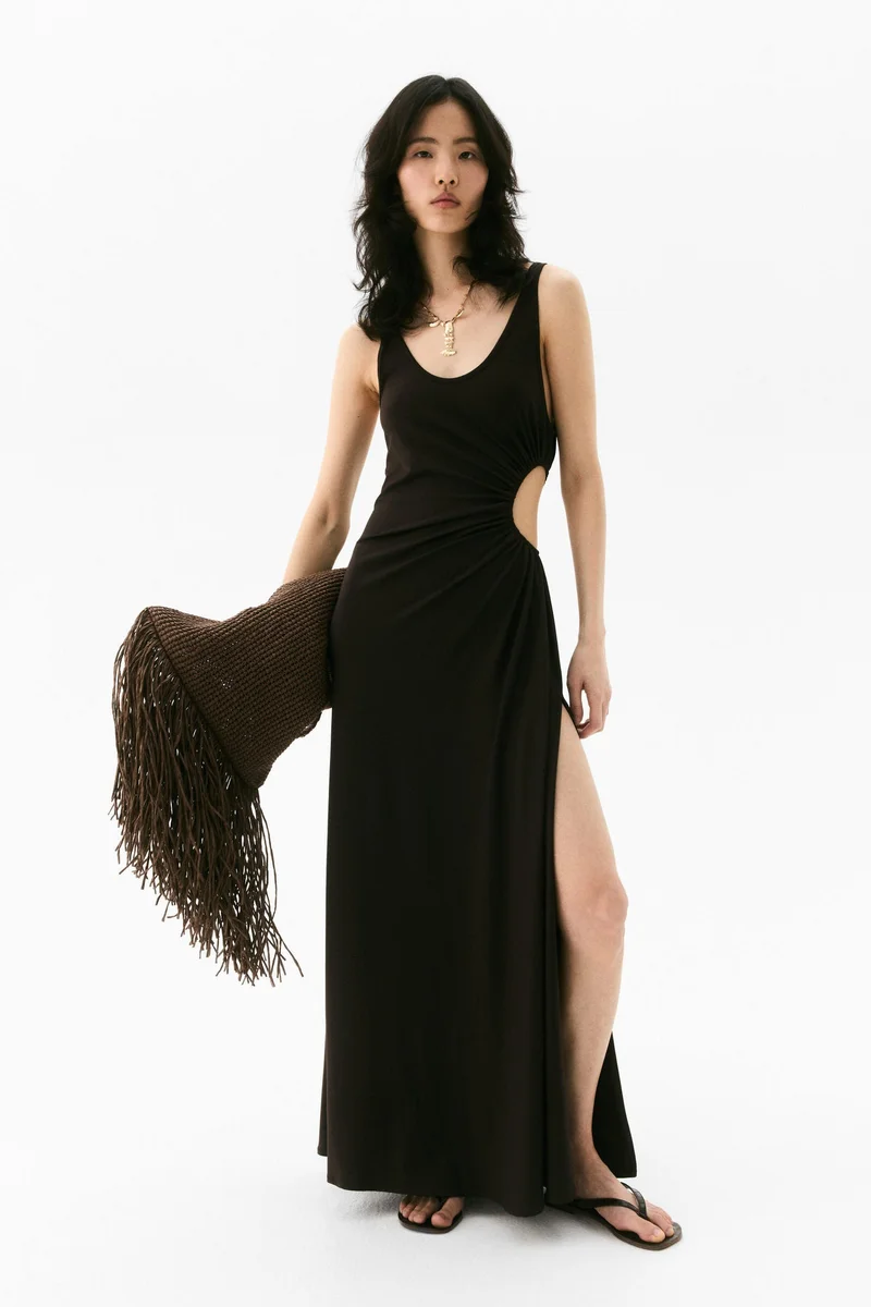 اتش اند ام فستان منسدل بتصميم مقصوص