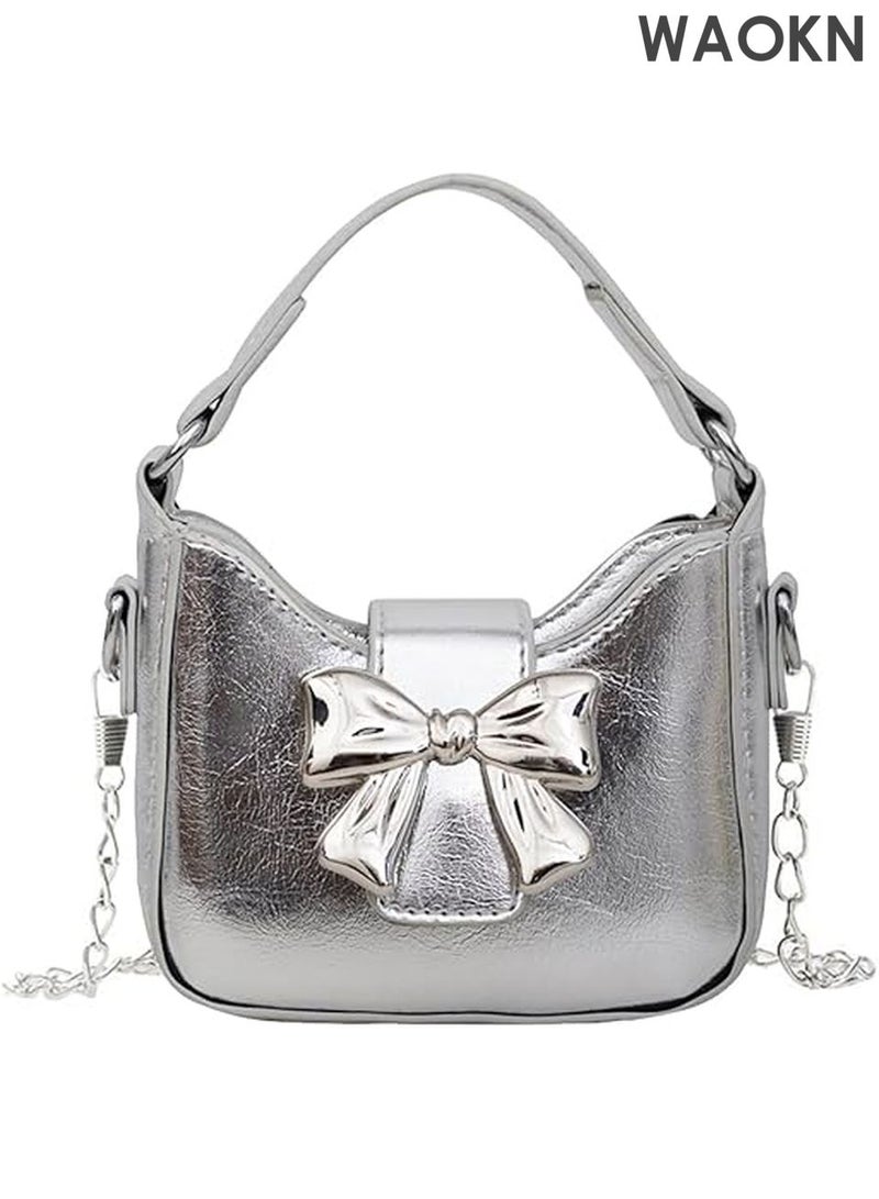 دبليو أيه أو كي أن حقيبة كروس بودي صغيرة للفتيات الصغيرات - حقيبة يد جذابة مزودة بمشبك مغناطيسي وحزام قابل للتعديل - حقيبة كتف لطيفة للأطفال من سن 4 إلى 12 عامًا - هدية عيد ميلاد مثالية، وهدايا للحفلات، وإكسسوار للارتداء (فضي) - Image 3