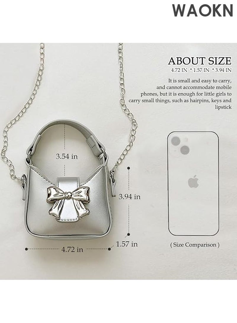 دبليو أيه أو كي أن حقيبة كروس بودي صغيرة للفتيات الصغيرات - حقيبة يد جذابة مزودة بمشبك مغناطيسي وحزام قابل للتعديل - حقيبة كتف لطيفة للأطفال من سن 4 إلى 12 عامًا - هدية عيد ميلاد مثالية، وهدايا للحفلات، وإكسسوار للارتداء (فضي) - Image 5