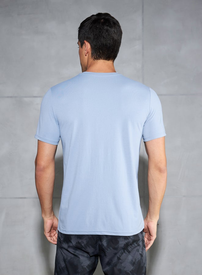 تكنوسبورت تيشيرت تكنوسبورت بطبعة جرافيك بقصة ضيقة ومرونة رباعية الاتجاهات - Image 3