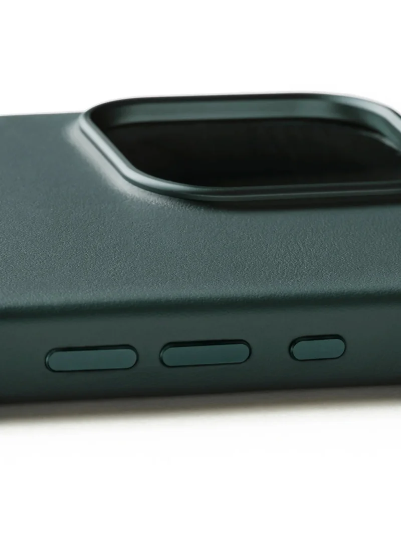 موجو جراب هاتف جلدي لهاتف iPhone 16 Pro Max - متوافق مع MagSafe - جلد أوروبي فاخر - حماية محسنة لعدسة الهاتف والكاميرا - مصنوع من مواد معاد تدويرها - تصميم رفيع - أخضر غامق