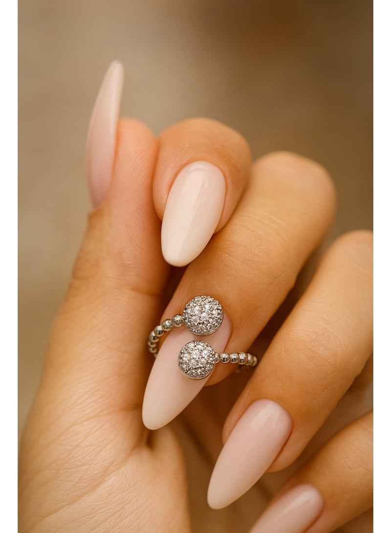 ثري دايموندز خاتم رأس مزدوج حصري من الفضة للسيدات - مطلي بالبلاتين والروديوم، أحجار زركون متلألئة، تصميم مفتوح عصري بمقاسات متعددة - Image 4