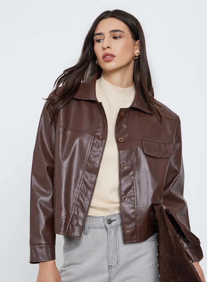 ستايلي جاكيت تراكر بمظهر الجلد مع قصة عادية