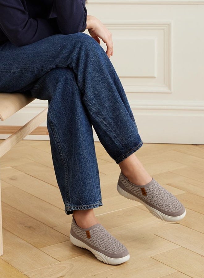 Ladies' sports shoes with mesh design, perfect for fitness running and casual wear. Lightweight, breathable, non-slip and ideal for gym wear. Comfortable and casual with built-in memory foam for tennis and jogging.  - Image 3