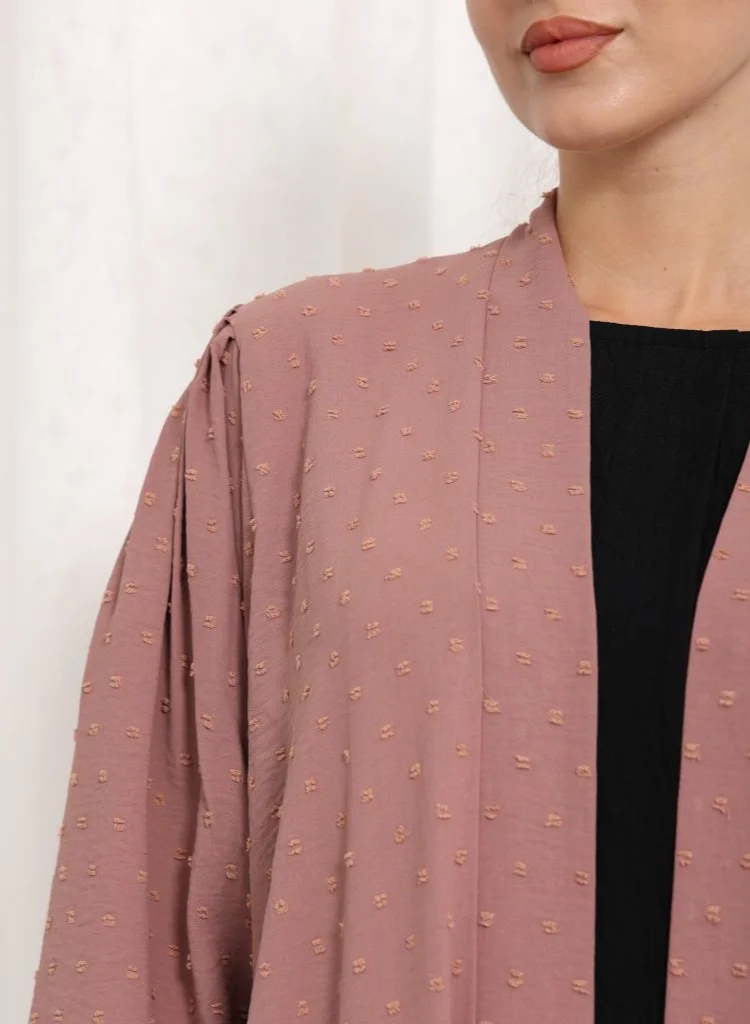 نيكياس عباية وردية منقطة