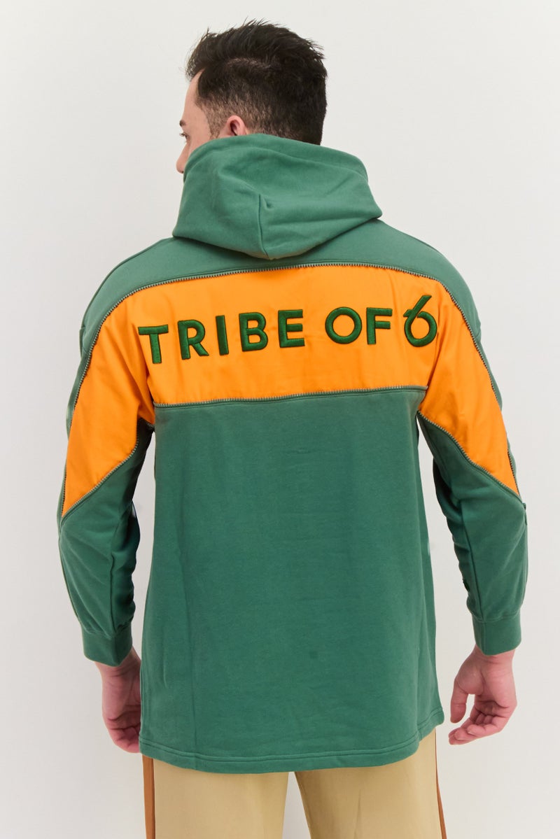 TRIBE OF 6 سويت شيرت بقلنسوة للرجال مزين بشعار، أخضر - Image 2