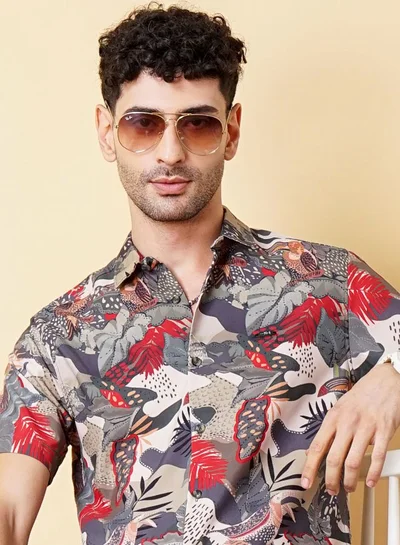 The Indian Garage Co Men Slim Fit Fauna Printed Half Sleeves Spread Collar Resort Wear Shirt