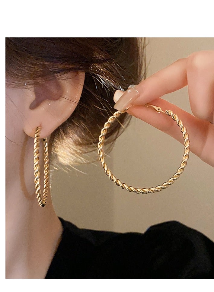 سباركلينج بيوتي أقراط دائرية ملتوية مطلية بالذهب عيار 14 – تصميم أنيق وخالد للنساء  - Image 1