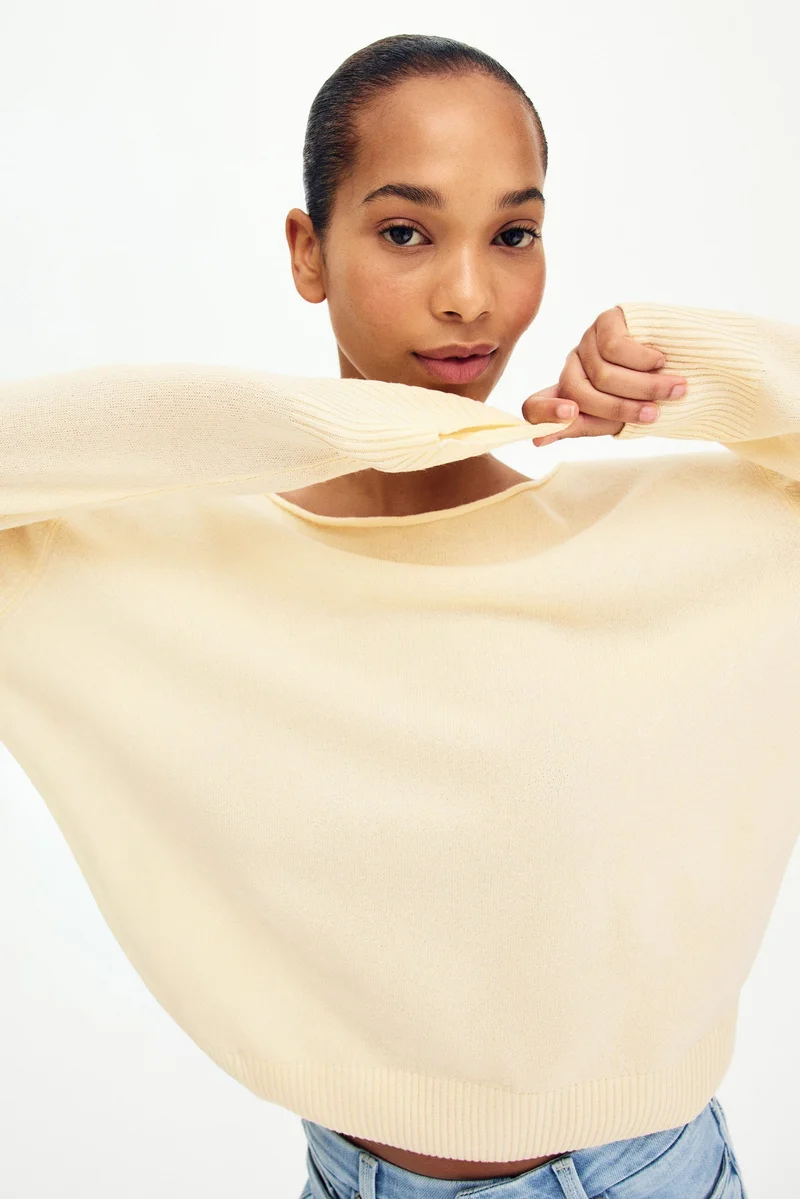 Off-the-shoulder jumper