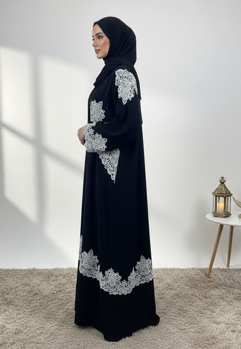 NUKHBAA عباءة سوداء بتباين الدانتيل-857 - Image 3