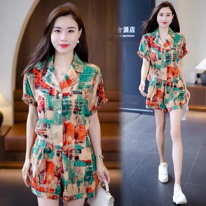 Fashion Casual suit Womens 2025 Summer New Stylish Slimming Printed Lar Shorts Short-Sleeved Two-Piece Fashionable Set color suit