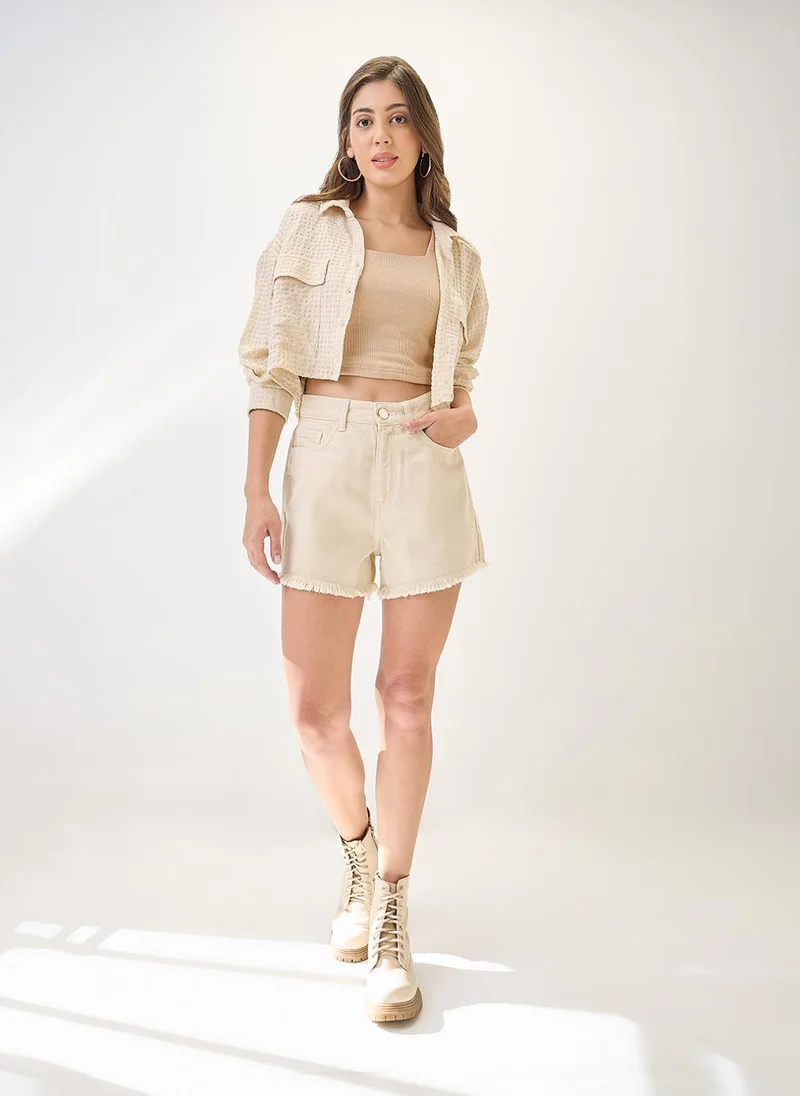 جلو باص شورت جينز نسائي جلوبس بقصة ضيقة وخصر متوسط وحافة ممزقة