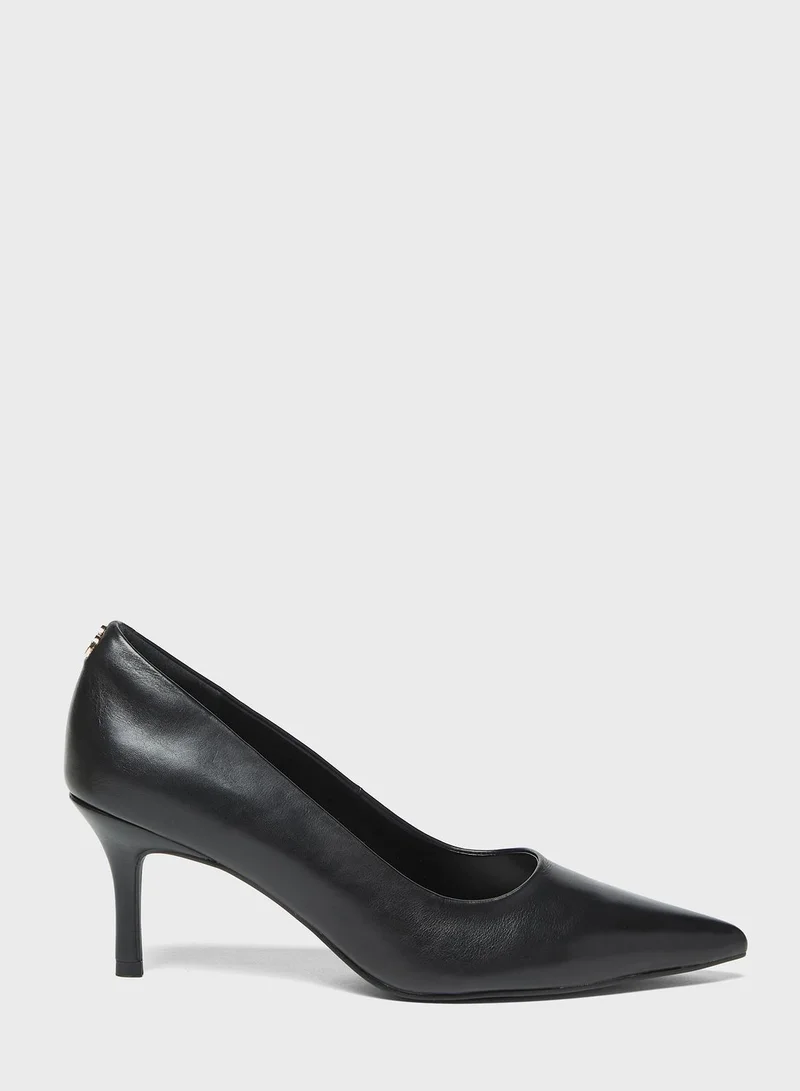 سيليست Pointed Toe Pumps