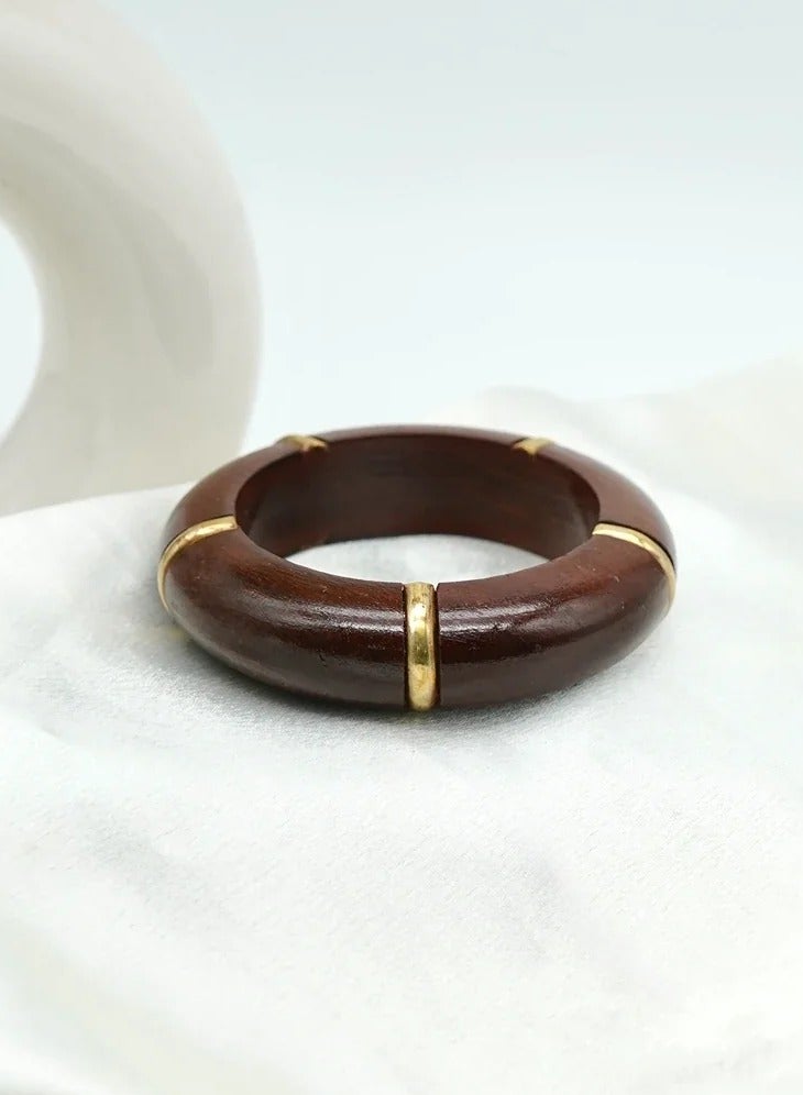 جاهز للشاي إسوارة خشبية مصنوعة يدويًا بتفاصيل ذهبية – إطلالة أنيقة وعصرية - Image 1